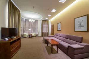 Отель ALARUS LUXE. Люкс двухместный Suite (DBL, Sofa, City view) 1