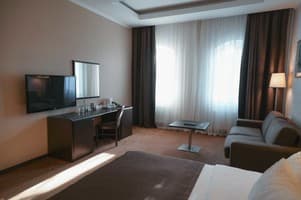 Александровский 28