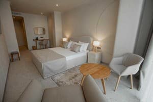 Готель Blue Mare Residence. Люкс двомісний з видом на сад 1