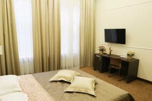 Готель Donald hotel. Люкс двомісний DeLuxe 5