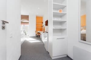 Orange Hotel 9