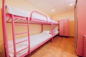 Хостел Тенистый . Двухъярусная кровать в общем номере для женщин с 5 кроватями 2