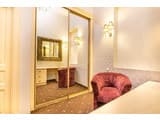 Vintage Hotel 8
